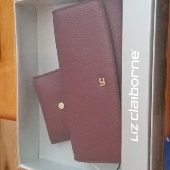 Liz Claiborne Gift Set 2-pc Wallet Dark Wine - Picture 1 of 3